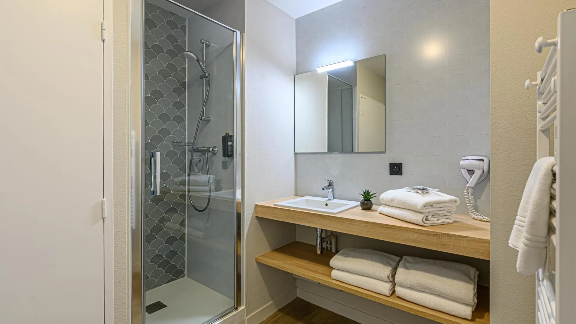 Appart Hotel Le Liberte Vannes Centre-Ville 2*,  Франция